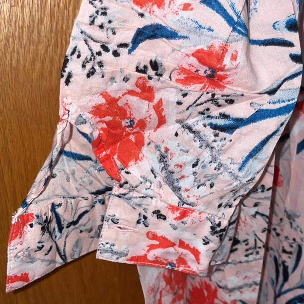 Woman’s Long-sleeved Floral Blouse Size: 1X/22 - Picture 4 of 6